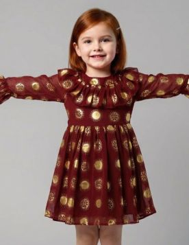 فستان بناتي بطبعات ذهبية