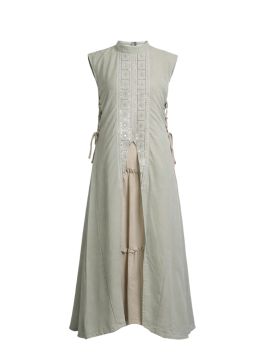 جلابية عصرية بتفاصيل جانبية وزخارف لامعة 