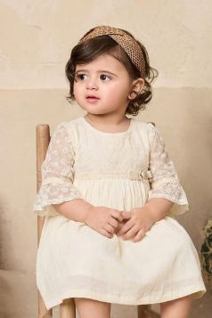 فستان بناتي ناعم بأكمام دانتيل