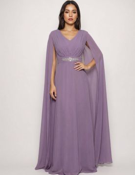 فستان سهرة انسيابي بتفاصيل كريستالية