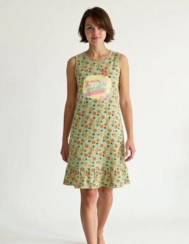 قميص نسائي بنقوش عصرية وعبارة ملهمة