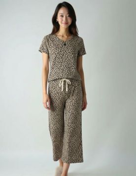 بيجاما نسائية مريحة بنقوش عصرية