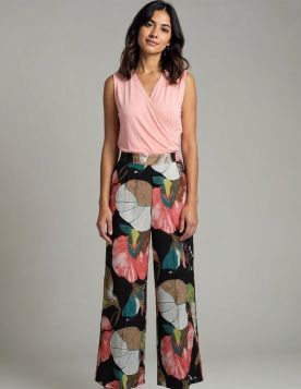 طقم بيجامة نسائي أنيق بنقوش حيوية لإطلالة صيفية مريحة