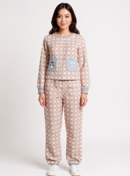 بيجامة نسائية شتوية بنقشة هندسية مرحة