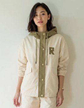 جاكيت نسائي بأكمام طويلة بحواف مطاطية وقبعة متصلة مزين بطبعات 