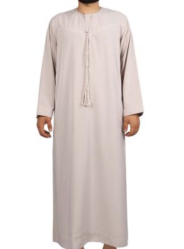 ثوب رجالي اماراتي بأكمام طويلة وياقة مستديرة وازرار اغلاق 