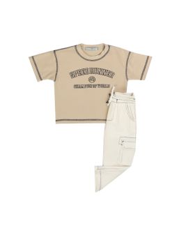 طقم ولادي تيشيرت بطبعة رياضية مع بنطلون