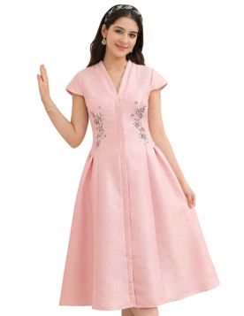 فستان سهرة متوسط الطول بتطريزات كريستالية