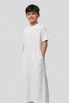 ثوب ولادي بلمسات عصرية