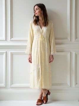 طقم روب وقميص مع طرحة نفاس وتجهيز ولادة 