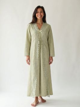 طقم روب نفاس وقميص رضاعة بتفاصيل الدانتيل