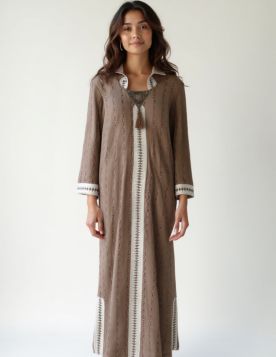 جلابية شتوية بقبعة متصلة وتطريز أنيق