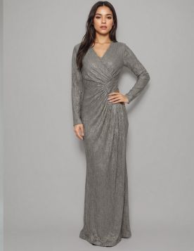 فستان سهرة طويل بكسرات انسيابية