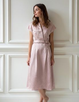 فستان نسائي متوسط الطول مزين بالكريستال