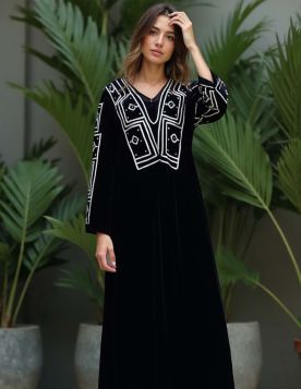 جلابية نسائية مخملية بتطريز هندسي فاخر