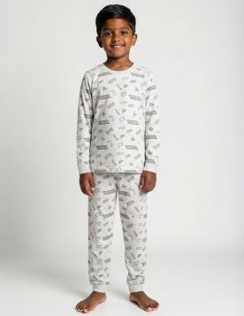 طقم بيجاما ولادي بنقوش الحروف العصرية