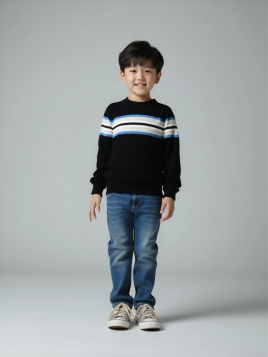 كنزة ولادية محبوكة بتصميم رياضي وخطوط أفقية