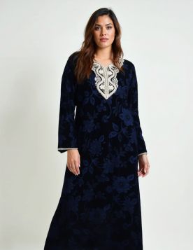 جلابية نسائية مخملية بنقوش بارزة وتطريز كلاسيكي