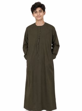 ثوب ولادي كلاسيكي بتفاصيل أنيقة