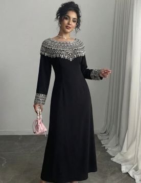 فستان سهرة طويل مطرز بالكريستال